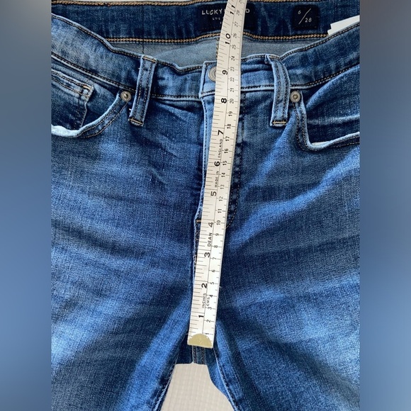 Women’s LUCKY BRAND medium wash mid rise crop Ava‎ distressed jeans size 28/6 - Picture 7 of 16